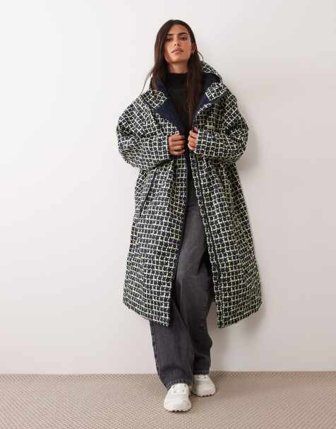 Regatta Waterproof hooded changing robe in eclipse navy - view 1