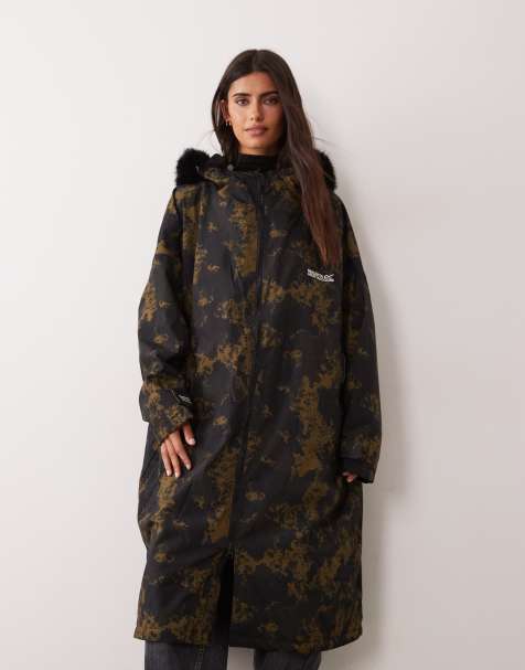 Regatta Waterproof hooded pro changing robe in bark green distressed textured - view 1