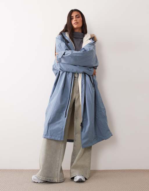 Regatta Waterproof hooded pro changing robe in grey mirage, 2 of 4