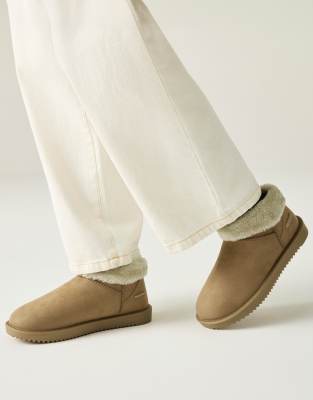 UGG 3