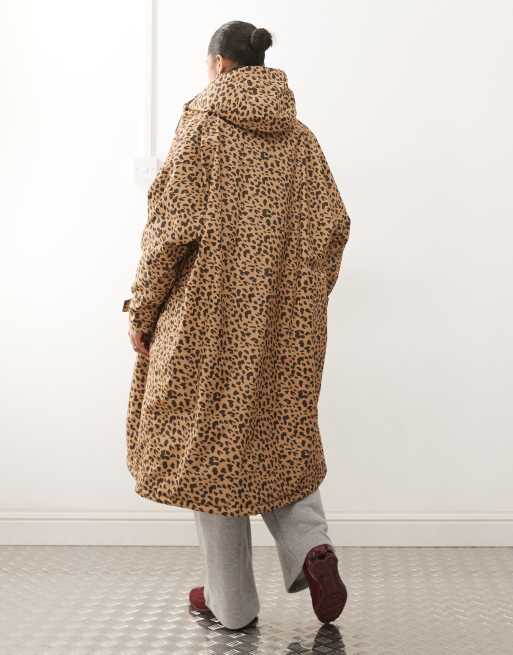 Regatta waterproof robe in abstract leopard spot, 3 of 4