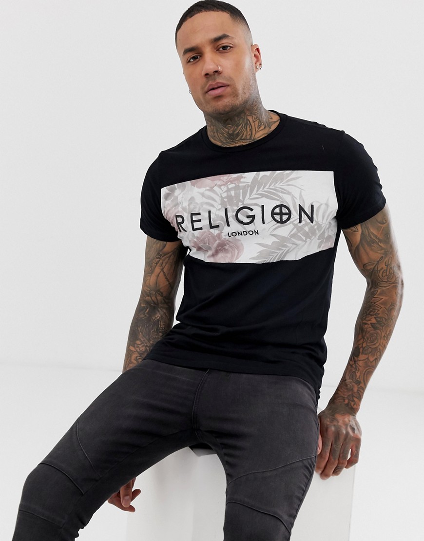 Religion – Svart t-shirt med rundad fåll och palmmönster
