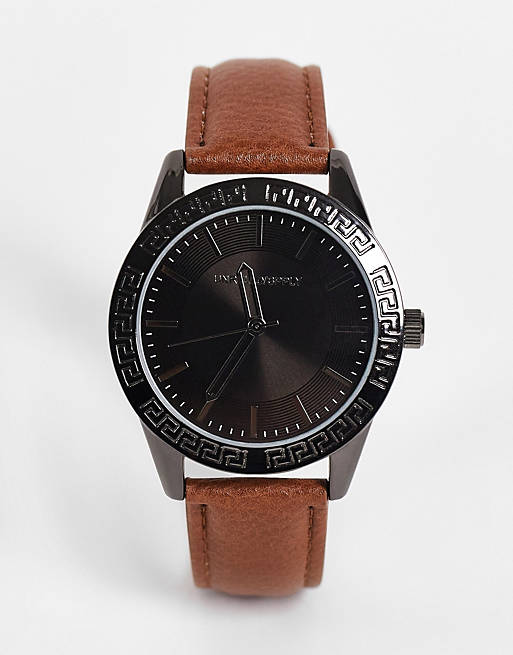 Hombre Other | Reloj clásico con esfera negra y correa tostada de cuero de ASOS DESIGN - MI21356