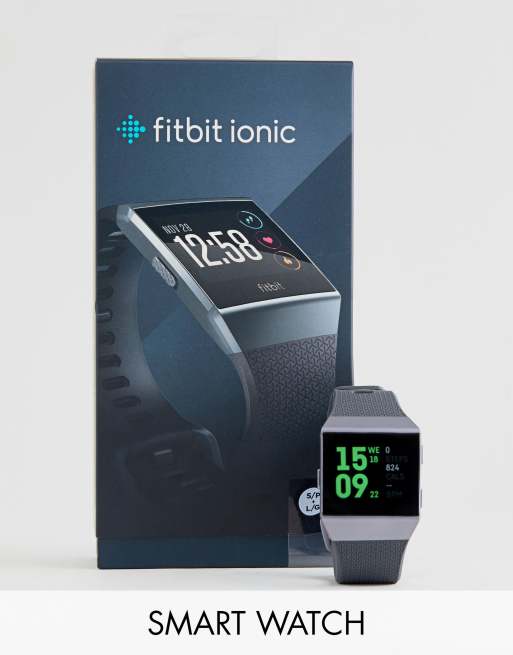 Reloj inteligente en negro Ionic de Fitbit ASOS