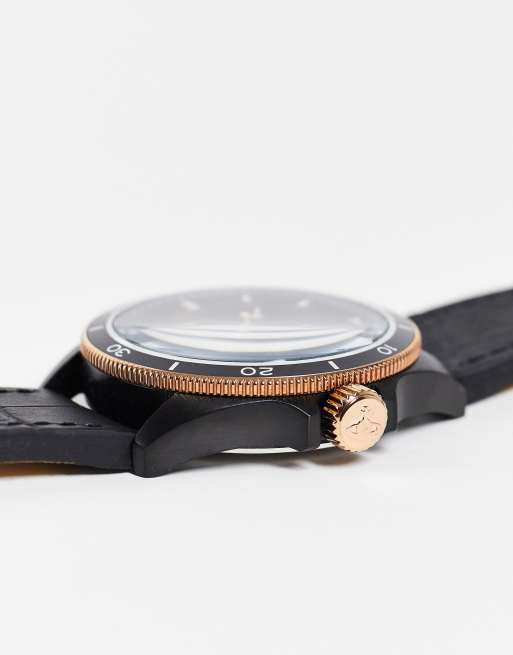 Reloj negro con correa de cuero de Vivienne Westwood, 2 de 4