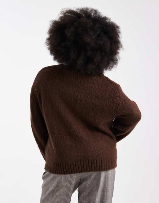 Renee Studio Plus - Chokoladebrun blød strikket oversized trøje med sænkede skuldre og rund hals - Kun hos ASOS, 3 af 4