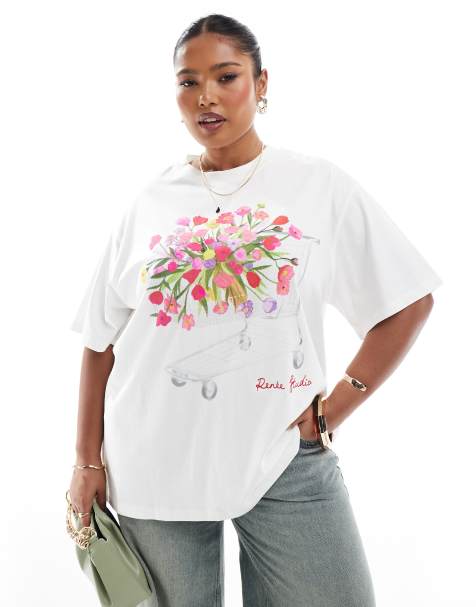 Renée Studio Plus - Cremehvid T-shirt med rund hals og print med blomster og indkøbsvogn - Kun hos ASOS - view 1