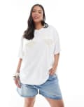[Renee Studio] Renee Studio Plus exclusive logo pearl shell heart detail t-shirt in white 22 WHITE