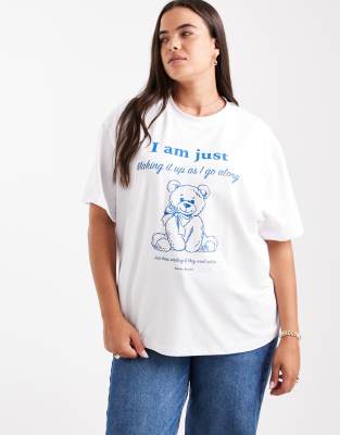 Renee Studio Plus - Exklusiv - Oversize-T-Shirt in Weiß mit Teddy-Grafik