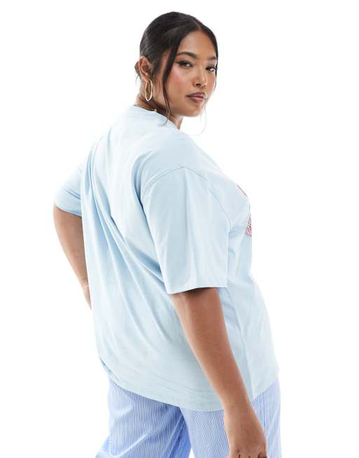 Renée Studio Plus – Exklusives T-Shirt in Blau mit Meerjungfrauen-Martini-Print  , 3 von 4