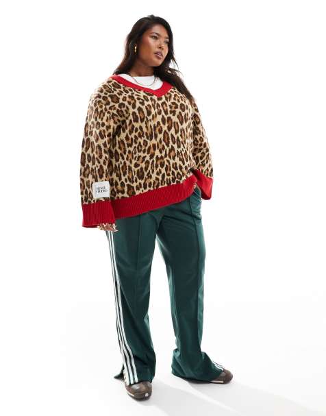 Renee Studio Plus x Holly Wynne exclusive longline v neck contrast edge jumper in leopard - view 1