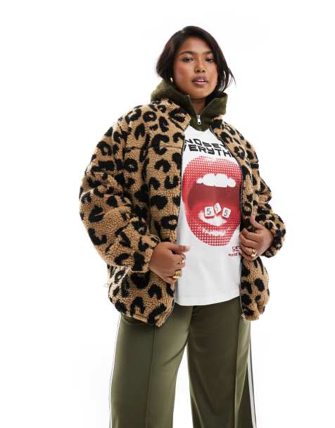 Renée Studio Plus x Holly Wynne - Jakke i imiteret lammeskind med leopardprint samt lynlås - Kun hos ASOS - view 1