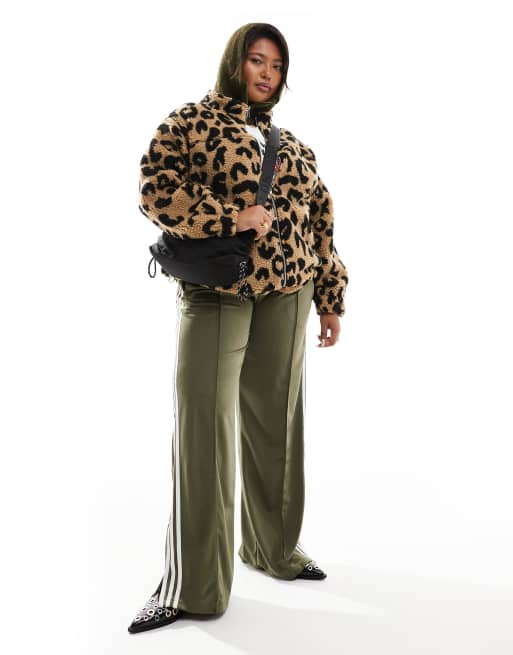  Renée Studio Plus x Holly Wynne - Jakke i imiteret lammeskind med leopardprint samt lynlås - Kun hos ASOS  , 3 af 5