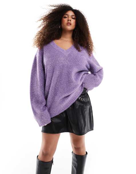Renee Studio Plus x Michelle Nayla – Exklusiver Pullover aus lila Lamettagarn mit V-Ausschnitt und weiten Ärmeln - view 1