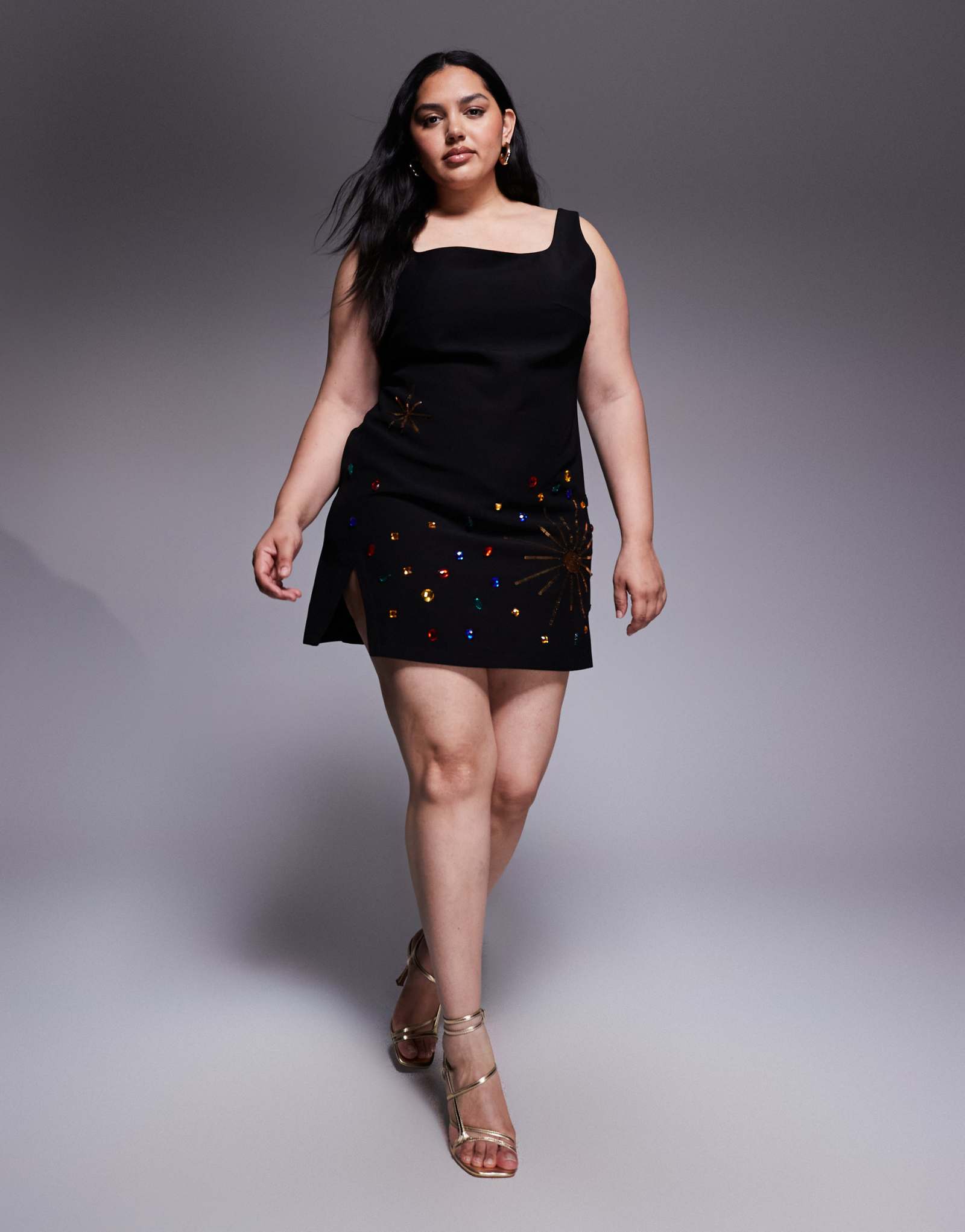Черное бархатное мини-платье Renee Studio с квадратным вырезом, украшенное небесными блестками и драгоценными камнями