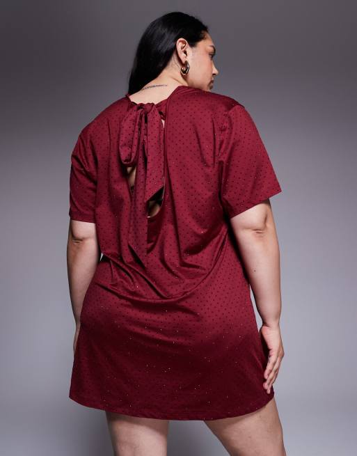 Renee Studio – Vinröd t-shirtklänning i minilängd med heltäckande detaljer, 4 av 4