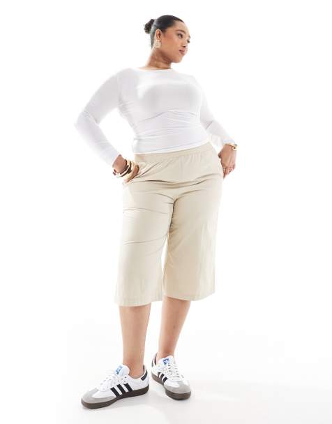 Reneeenee Studio – Plusstorlek – Exklusivt – Beige, långa shorts med elastisk midja - view 1