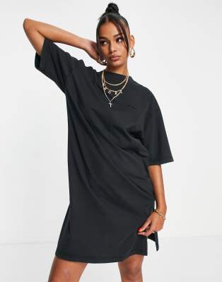 black oversized t shirt dress