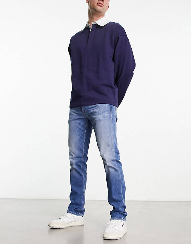 Replay - straight leg jeans in blue mid wash