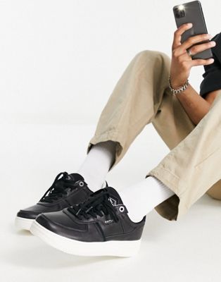 Replay trainers in black