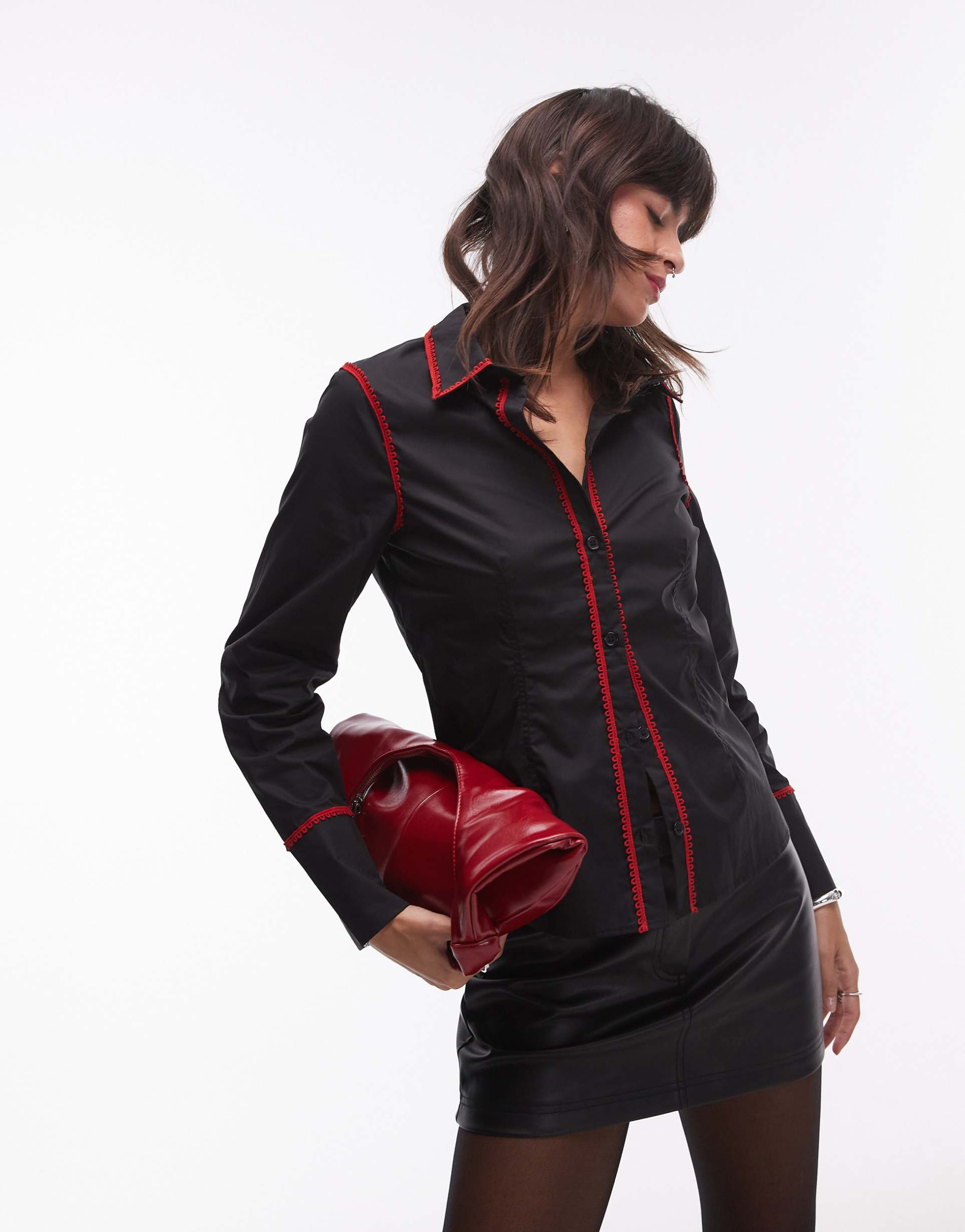 résumé fitted shirt with red piping in black