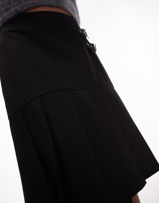 Resume low rise Y2K pleated kilt skirt in black with buckle, 3 of 5