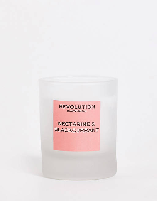 asos.com | Revolution – Doftljus med doft av Nektarin & Svartvinbär