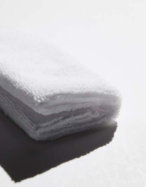 Revolution Pro Miracle Reusable Microfibre Cleansing Cloths, 2 of 3