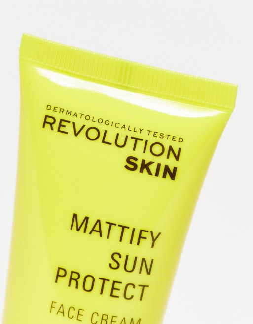 Revolution Skincare - Crème solaire mate IP 50, 3 de 4