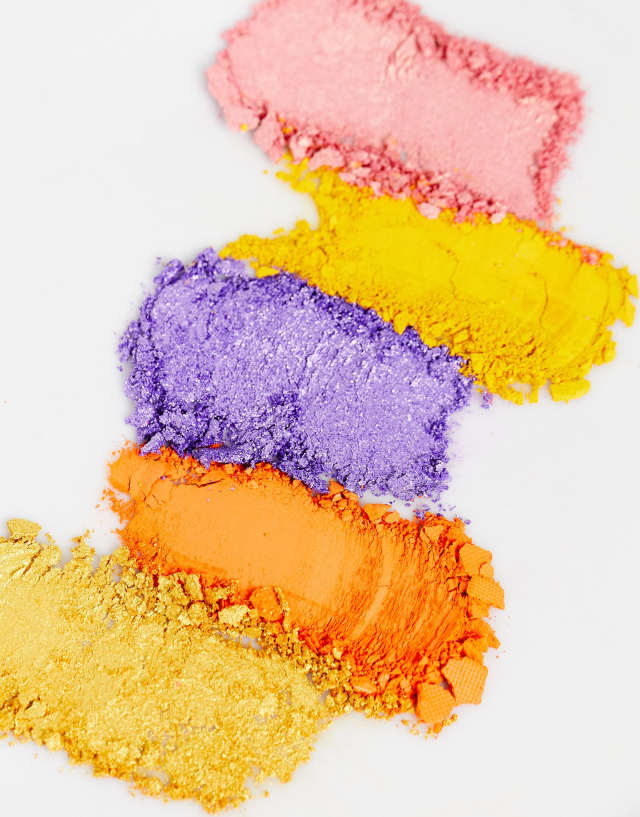 Revolution x Love Island Dynamic Palette - My Type On Paper 2