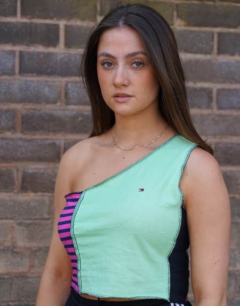 Reworked Vintage tommy hilfiger size S vest in green - view 1