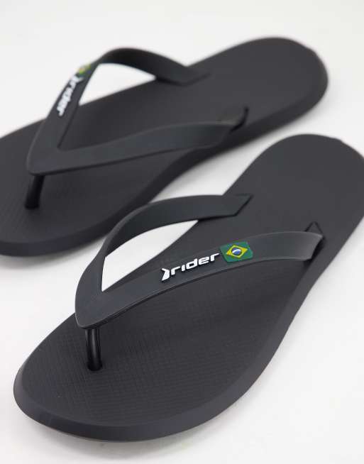 Rider – R1 21 – Zehenstegsandalen in Schwarz