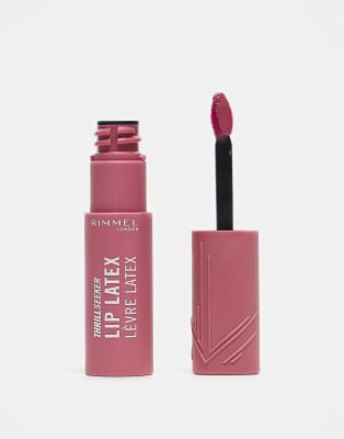 Rimmel - Thrillseeker Lip Latex - Flüssig-Lippenstift in der Farbe 300 Main Character-Rosa