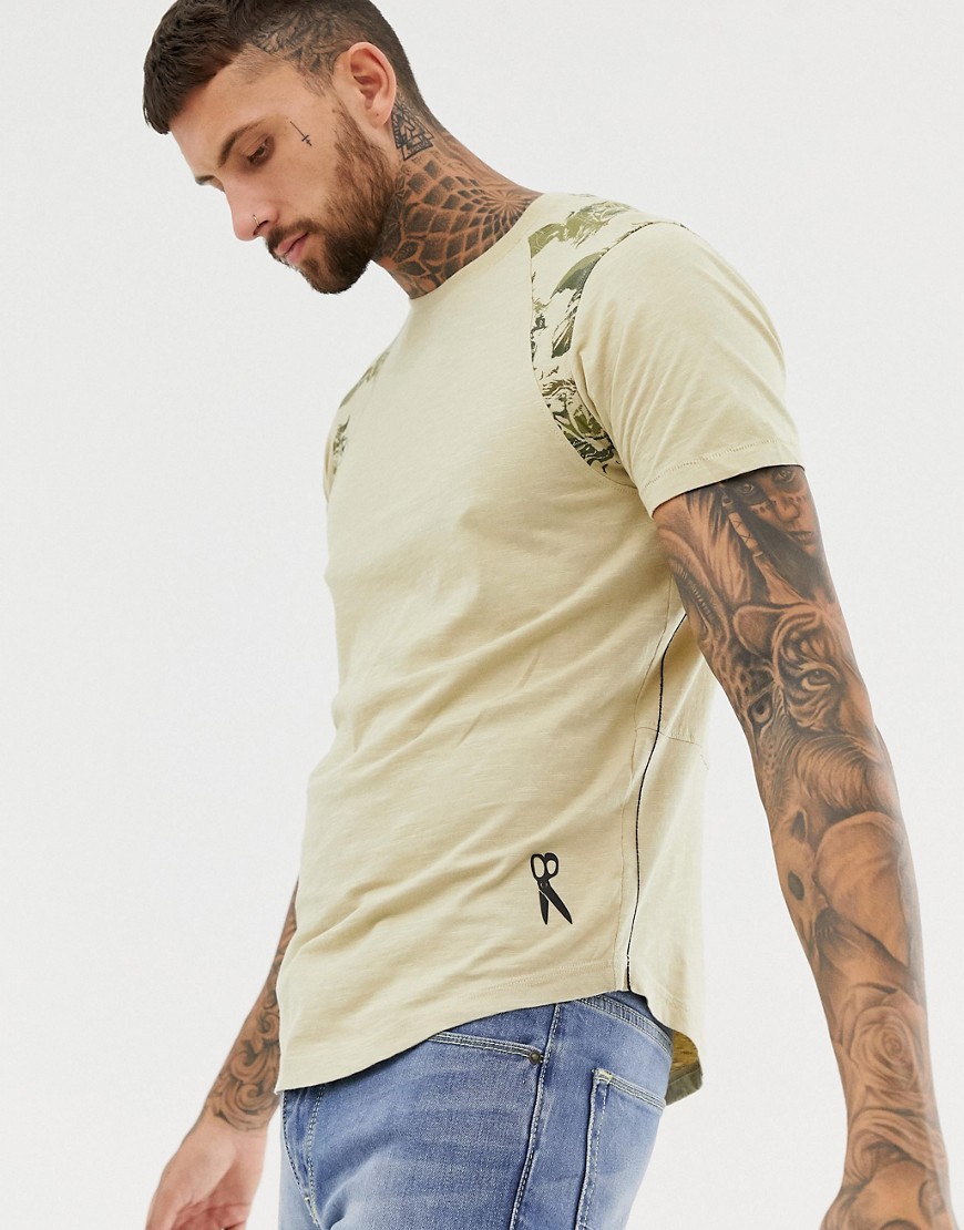 Ringspun - T-Shirt met camo-schouders-Kiezelkleurig