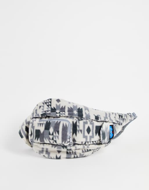 Riñonera color crema con estampado inspiración azteca Kavu | ASOS