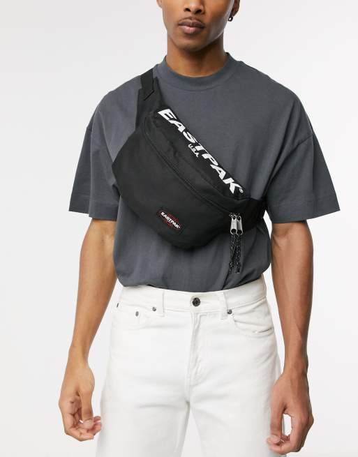 pistola catalogar Absorbente Riñonera grande de 4,5 l con logo llamativo en negro de Eastpak | ASOS