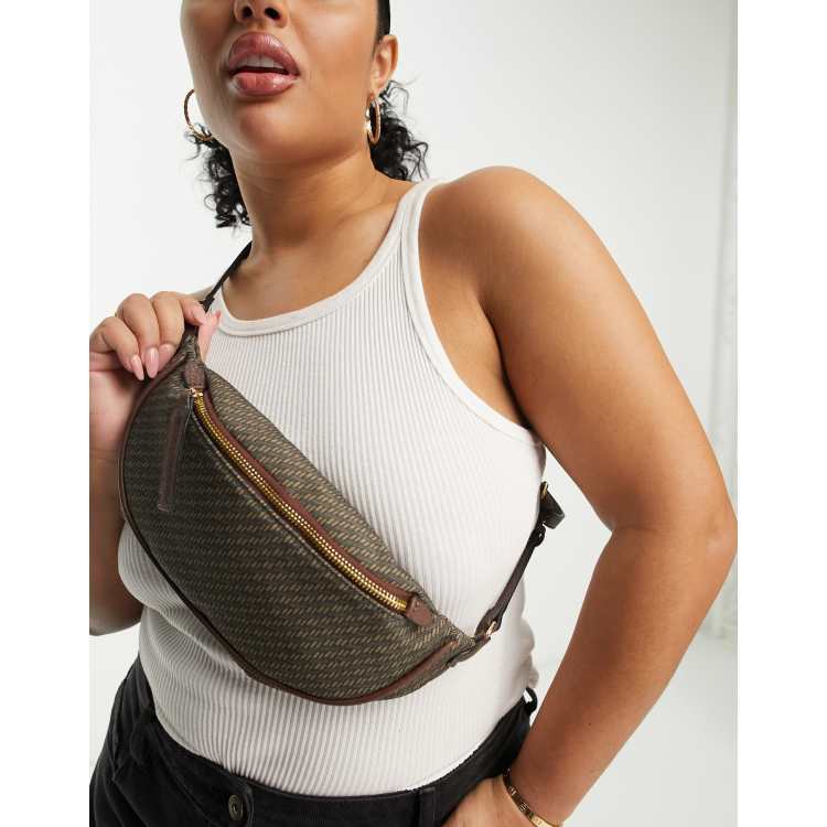 Riñonera marrón con monograma de estilo años 90 de ASOS DESIGN | ASOS