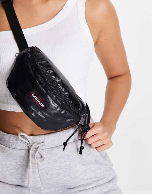 Ri onera negra con acabado brillante Springer de Eastpak ASOS