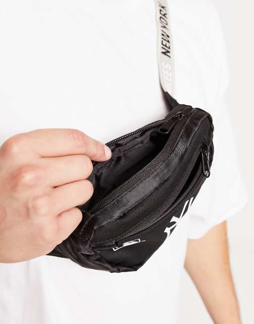 Riñonera pequeña negra con diseño de York Yankees New Era | ASOS