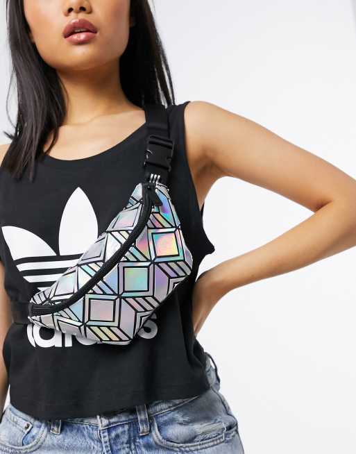 Riñonera plateada con diseño geométrico 3D de adidas Originals | ASOS