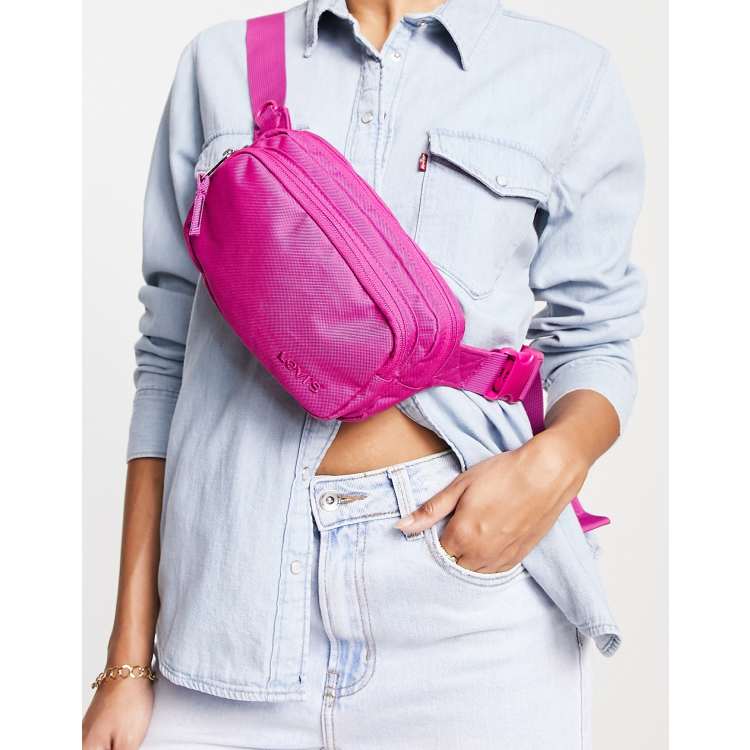 Rinonera rosa oscuro con logo pequeno tipo poster de Levi s ASOS