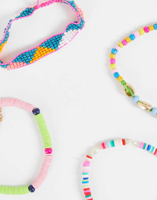 River Island – 4er-Pack bunte Armbänder im Sommerlook mit verschiedenen Perlen und Anhängern, 4 von 4