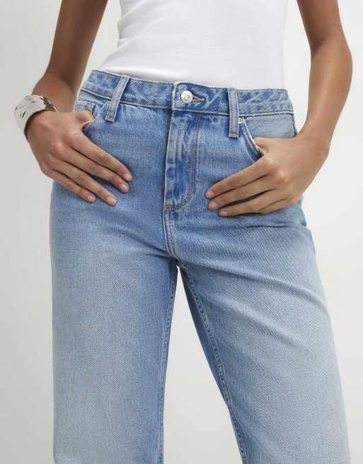 River Island 90s slim straight leg jeans in light blue, 2 of 4