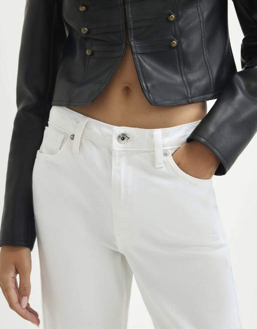 River Island 90s slim straight leg jeans in white, 3 of 4