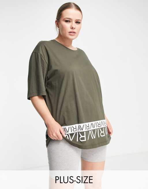 River Island Plus – Active – Sport-Set in Khaki aus T-Shirt mit Logo und Leggings, 2 von 3