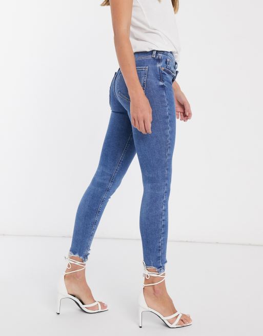 River Island Amelie raw hem skinny jeans in mid wash, 2 of 4