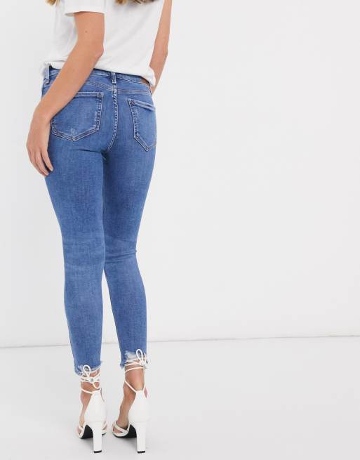 River Island Amelie raw hem skinny jeans in mid wash, 3 of 4