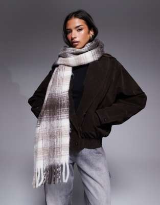 River Island - Angerauter Schal in Braun mit Karomuster-Brown