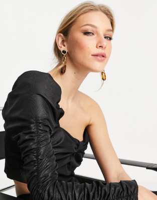 asymmetric poplin crop top in black