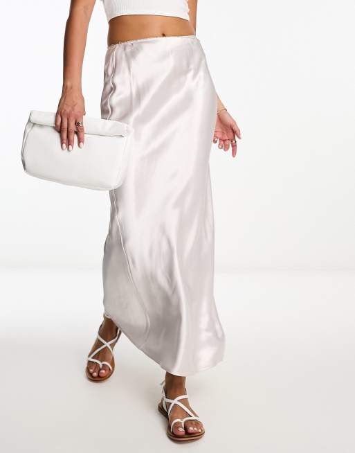 River Island – Asymmetrischer Maxirock aus Satin in Creme